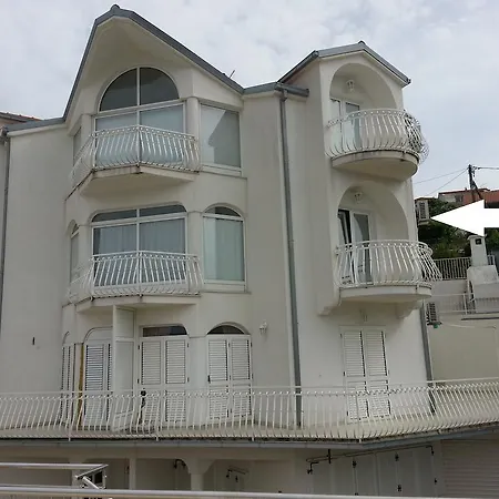 马捷公寓 * 特罗吉尔